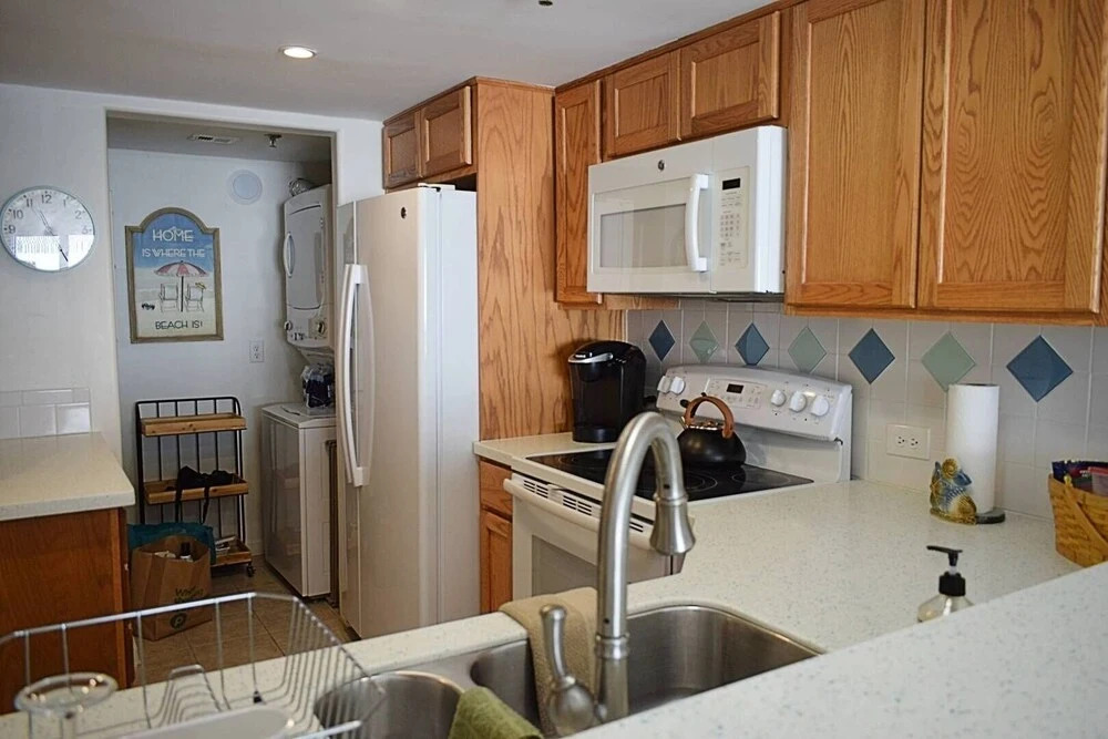 Shalimar 3b 2 Bedroom Condo by RedAwning