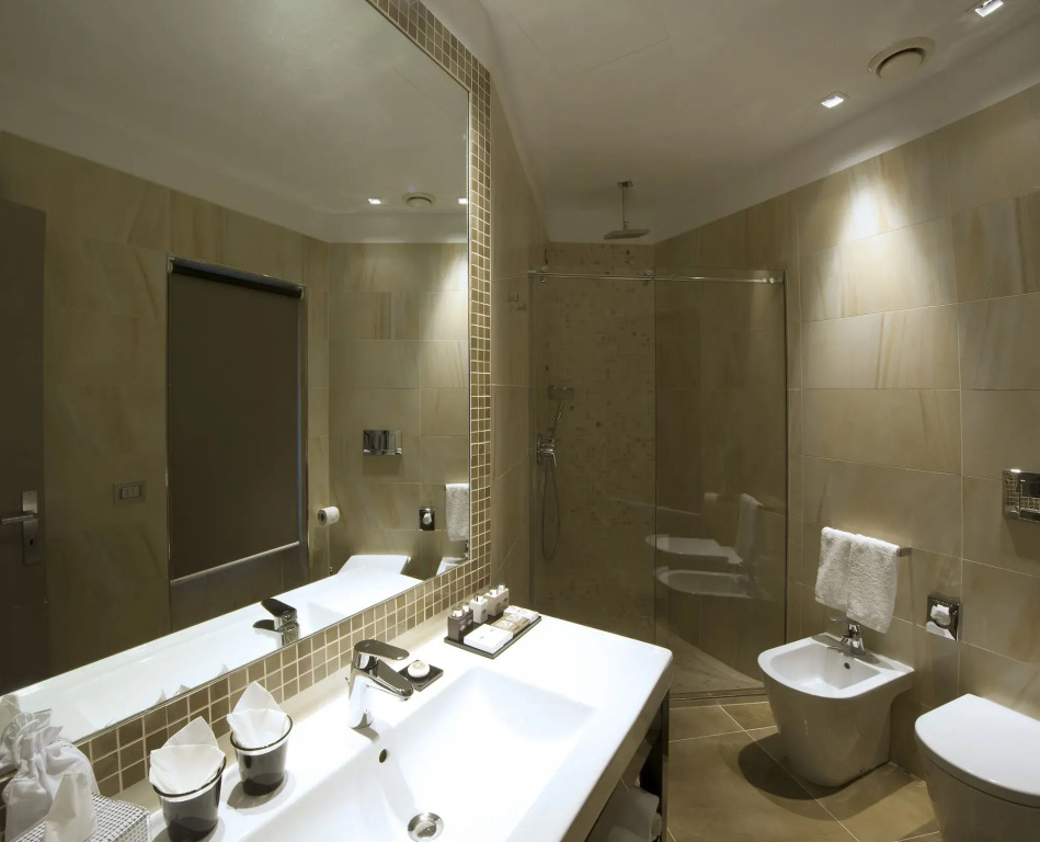 Отель Harrys Bar Trevi Hotel & Restaurant