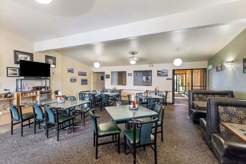 Breeze Inn Hotel & Motel