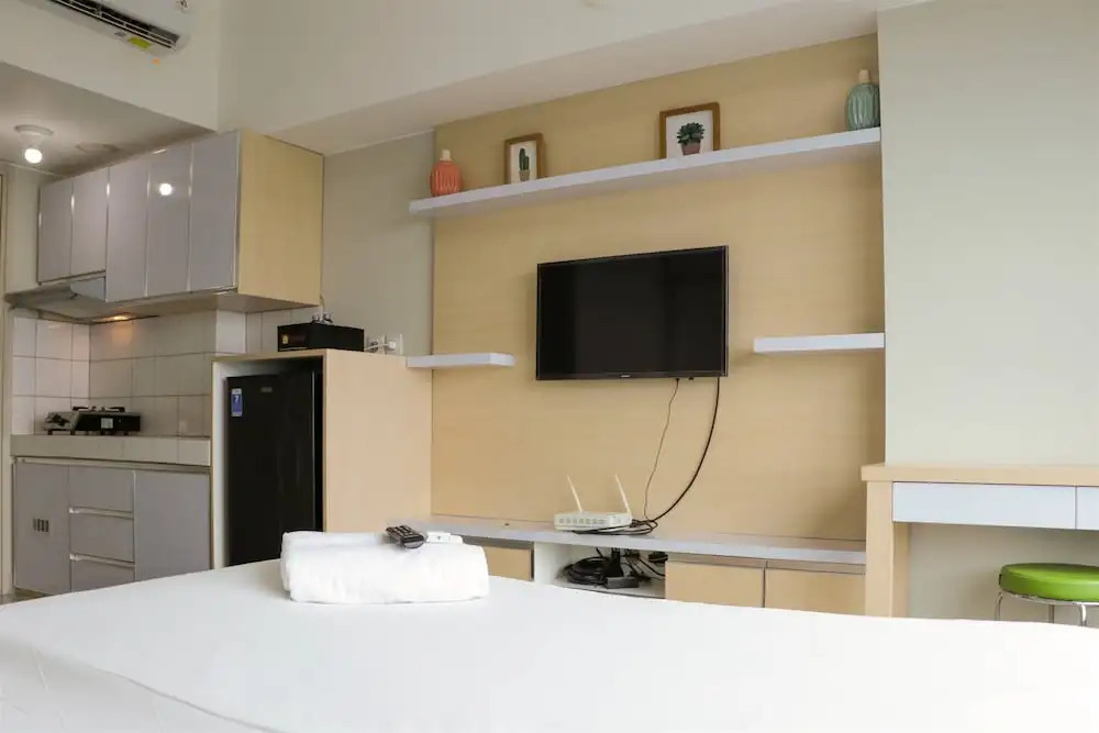 Cozy Living And Tidy Studio At Springlake Summarecon Apartment Bekasi
