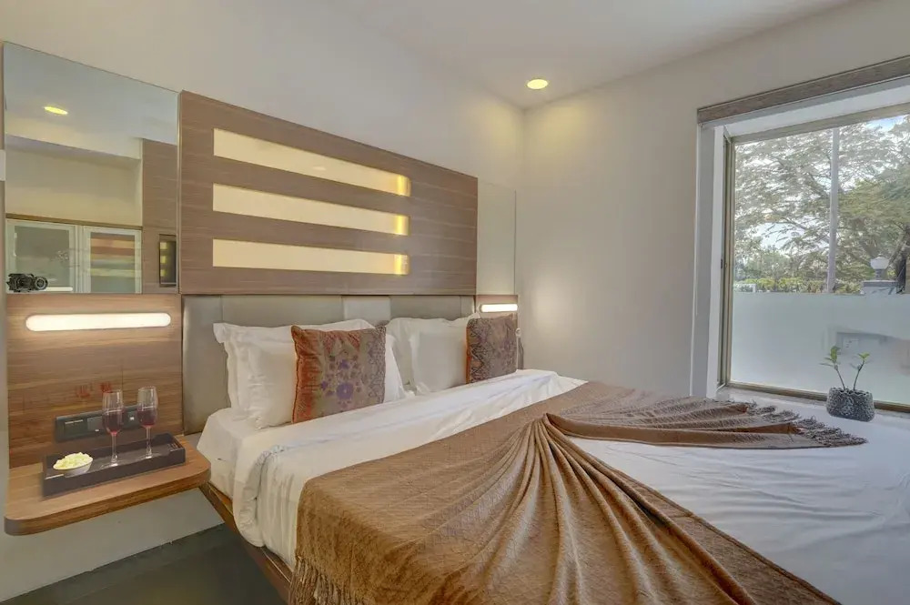 Alaya Stays Adarsh Villa Pet-Friendly 3-BHK With Swimming Pool, Balcony, Bathtub and Scenic Views