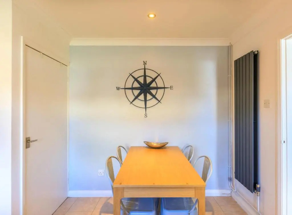 Cottage sleeps 6 within 5 mins from the sea