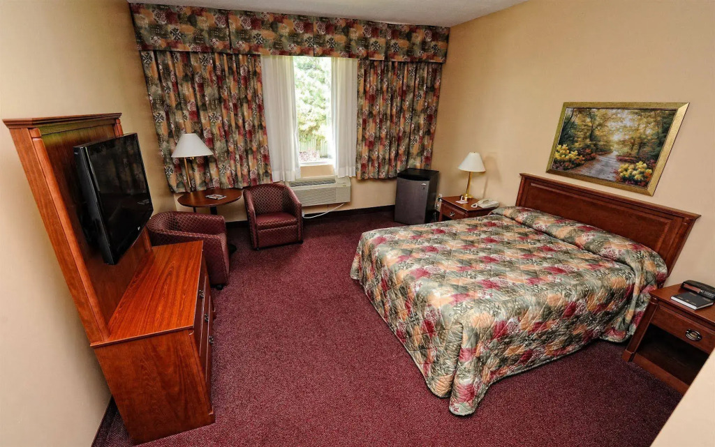 Adams Airport Inn