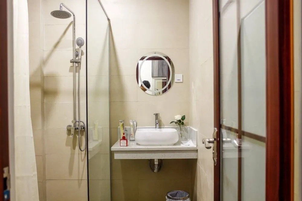 Green Rose Hotel