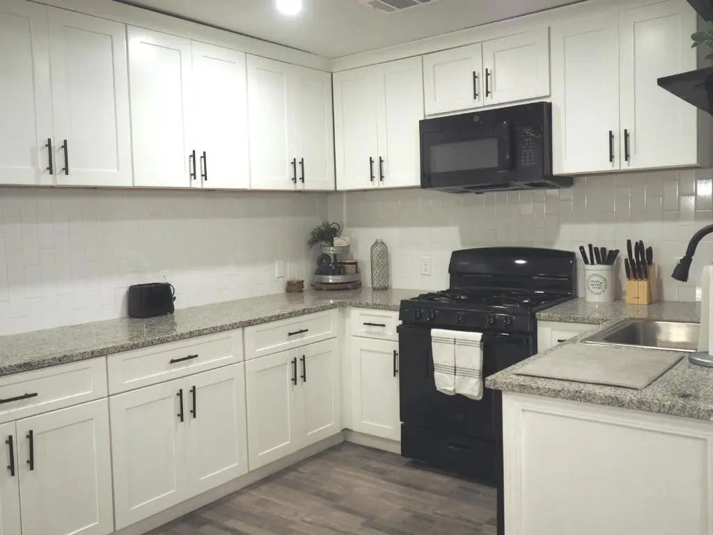 Newly Renovated, Modern 3 Bedroom 2 Bath Farmhouse in the City