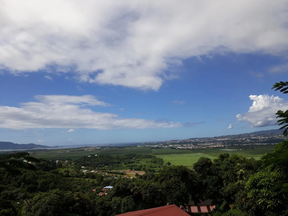 House With 3 Bedrooms in Le Lamentin, With Wonderful sea View, Enclose