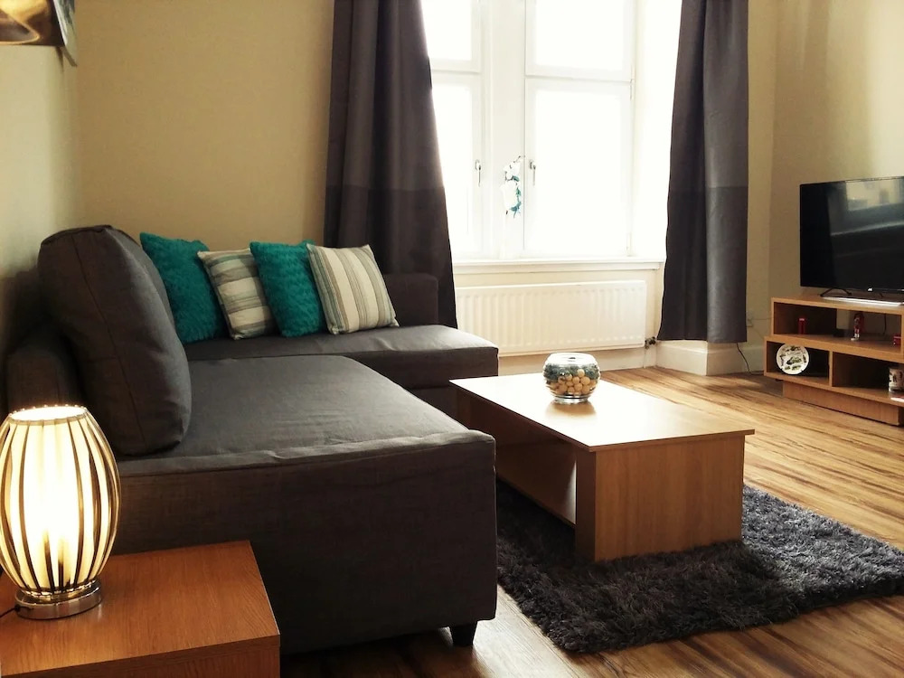 2 Bedroom Character Apartment Finnieston