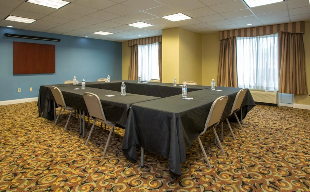 Holiday Inn Express & Suites Richmond by IHG
