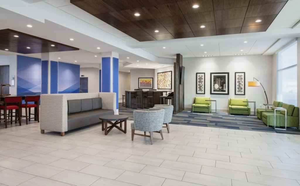 Holiday Inn Express & Suites Kelowna - East by IHG