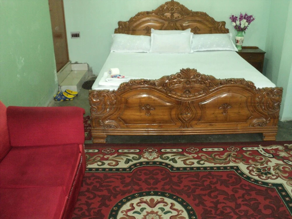 Royal Guest House & Service Apartment