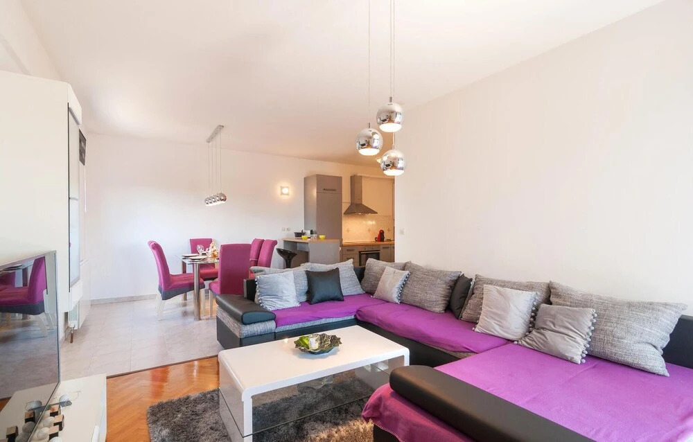 Nice Apartment in Split With 2 Bedrooms and Wifi