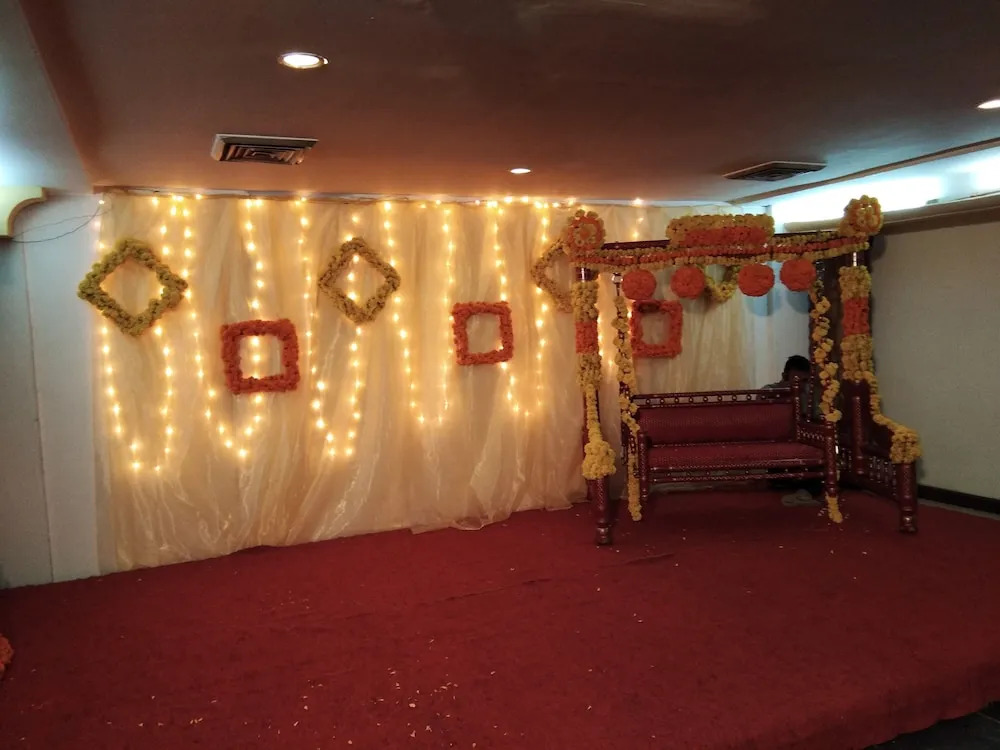 OYO 9677 Hotel Surya