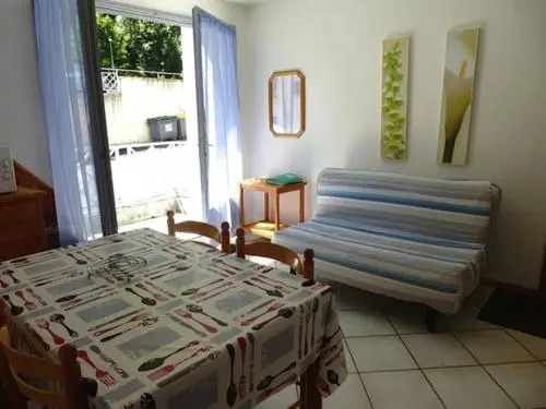 Apartment Appartement Avec Parking Et Petite Terrasse Sud