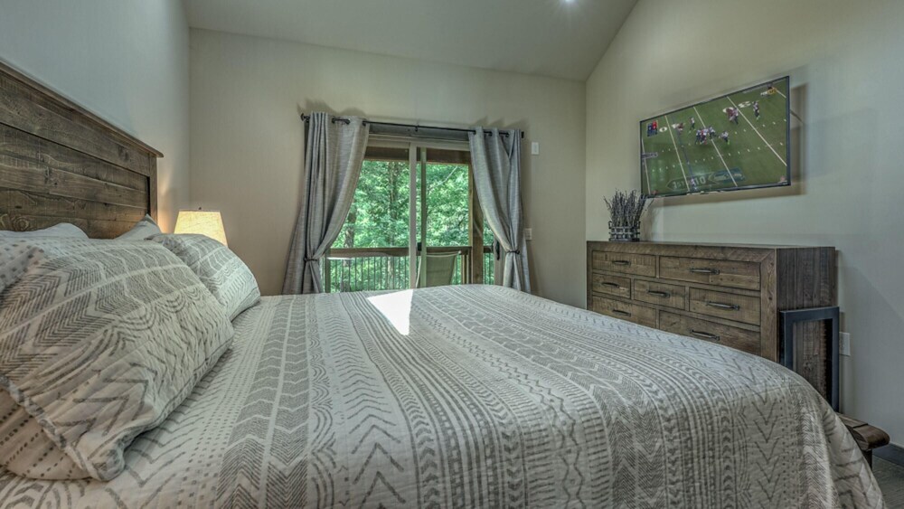Whitetail Bluff by Escape to Blue Ridge