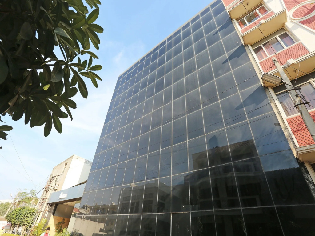 OYO 10968 Hotel Almati 1