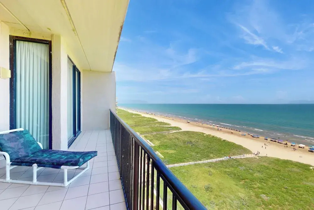 3BR Gulf View Pentouse w/ Pool - Steps to Shore