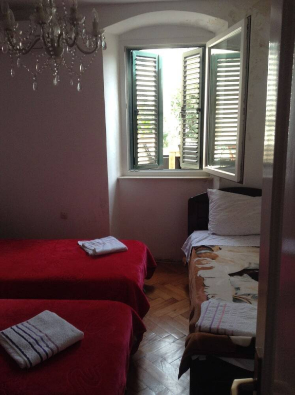 Kulusic (Private Accommodation)