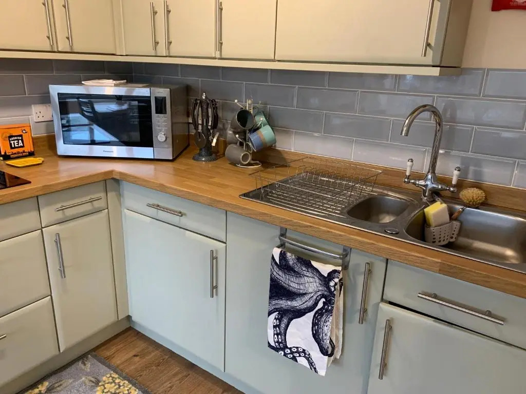 1 bed-cottage-Parking-Patio-close to coasts