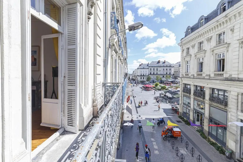 L'Angevin- Studio vue sur place du Ralliement