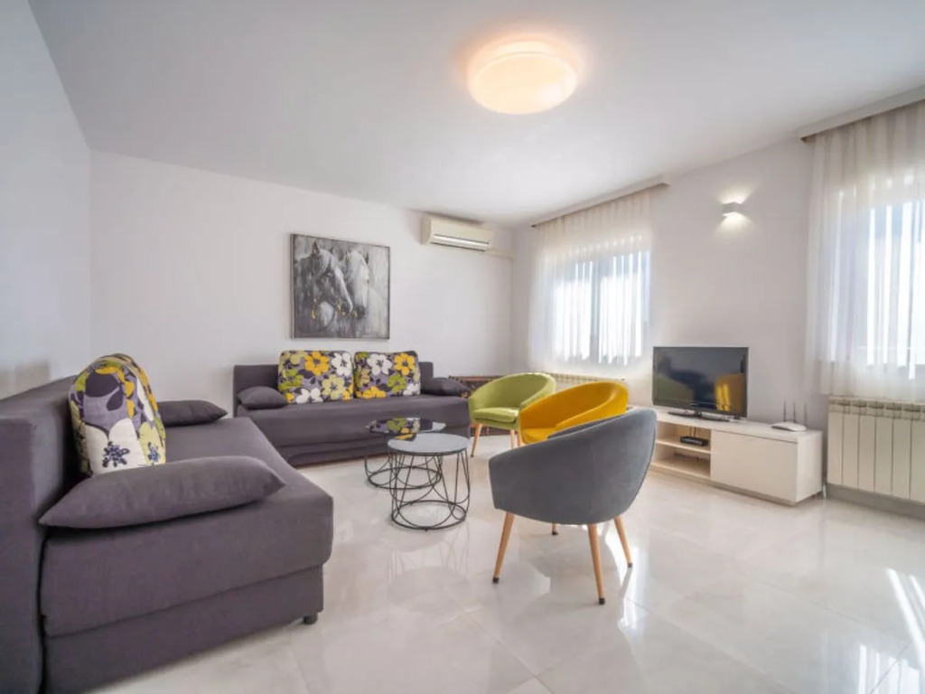 Apartment Damir Tampere 25135
