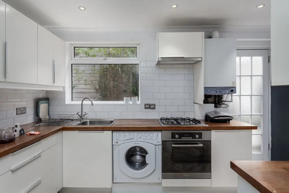 Stylish Manor Park Nest - AWX