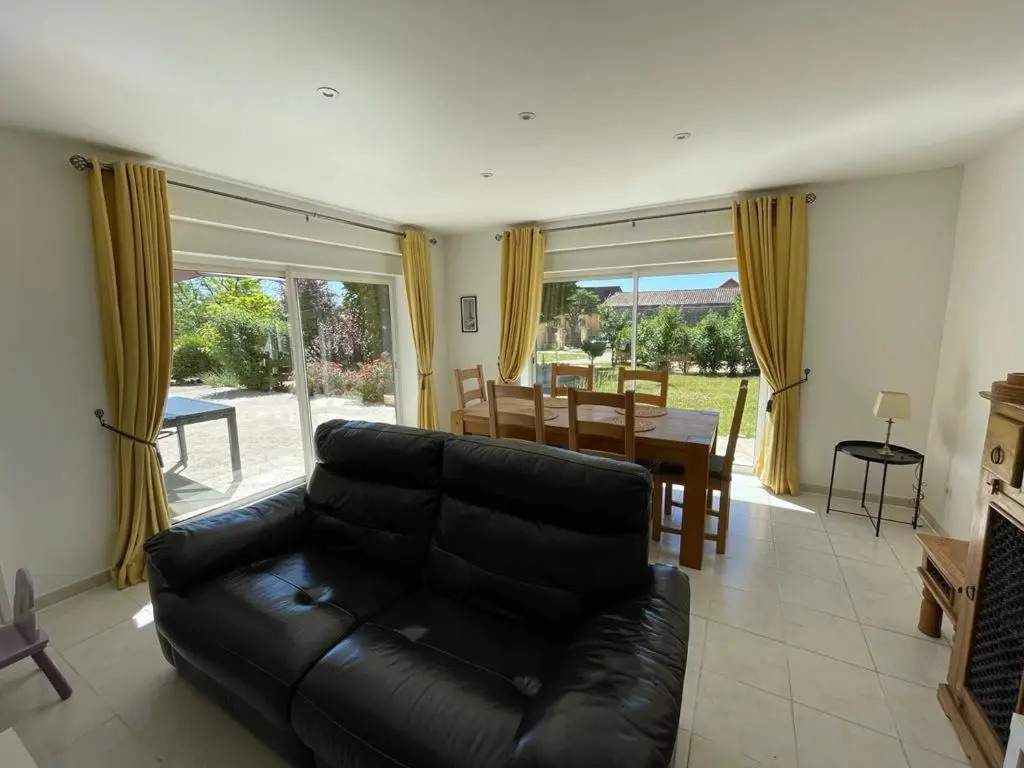 Beautiful 4 bedroom country cottage sleeps 7