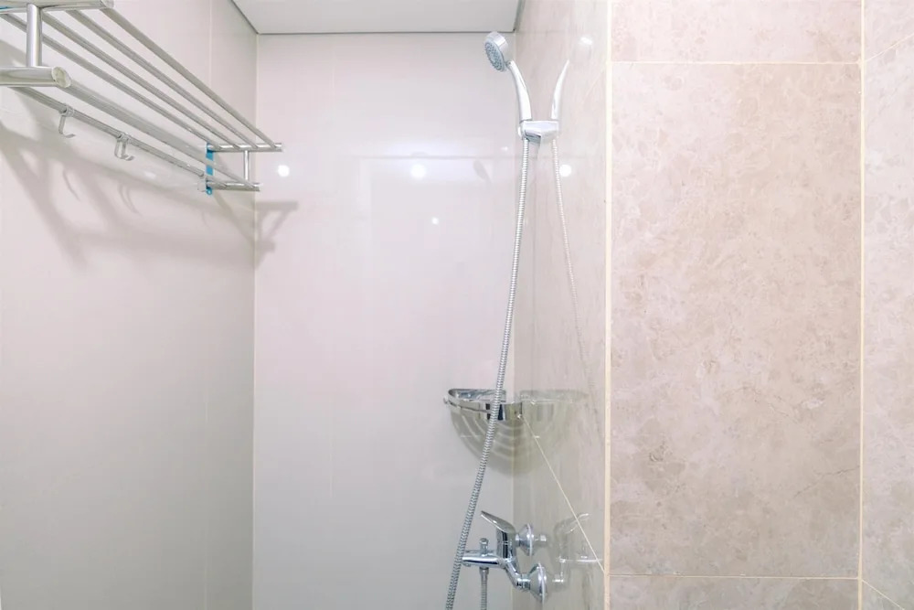 Comfortable and Cozy Studio Room at Transpark Cibubur Apartment By Travelio