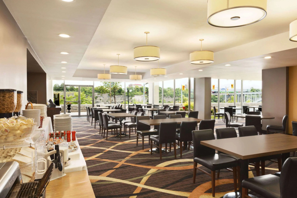 Travelodge by Wyndham Niagara Falls Fallsview
