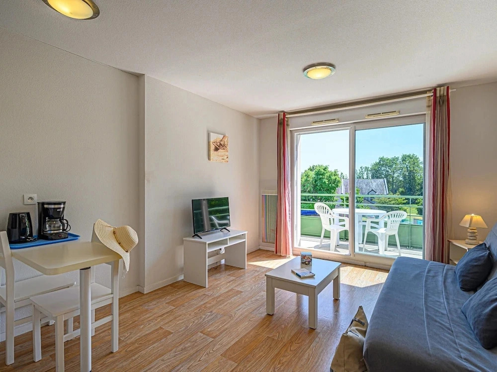 Spacious Stay for Two Near Vannes