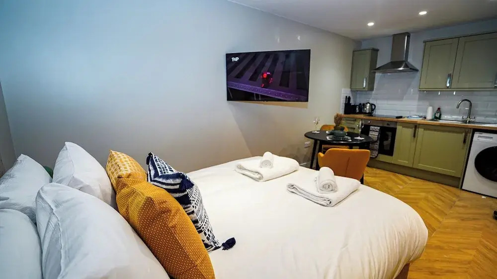 E2M Wisteria House Heathrow Free Parking