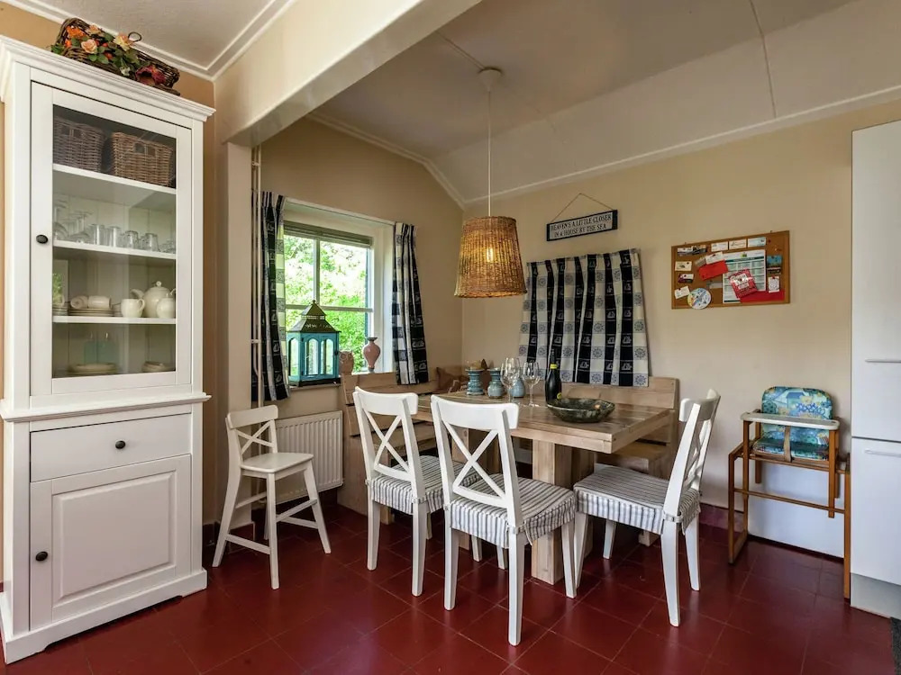 Beautiful holiday home Zeeroos in Zeeland