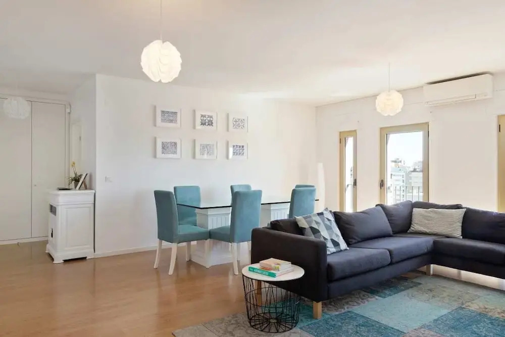 Stunning 2 Bed Apt, Sleeps 4 nr Entrecampos