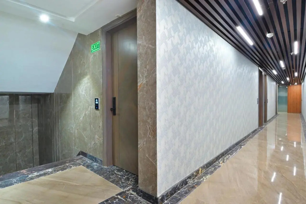 HOTEL UPTOWN - Luxury Restaurant & Rooftop Near Connaught Place