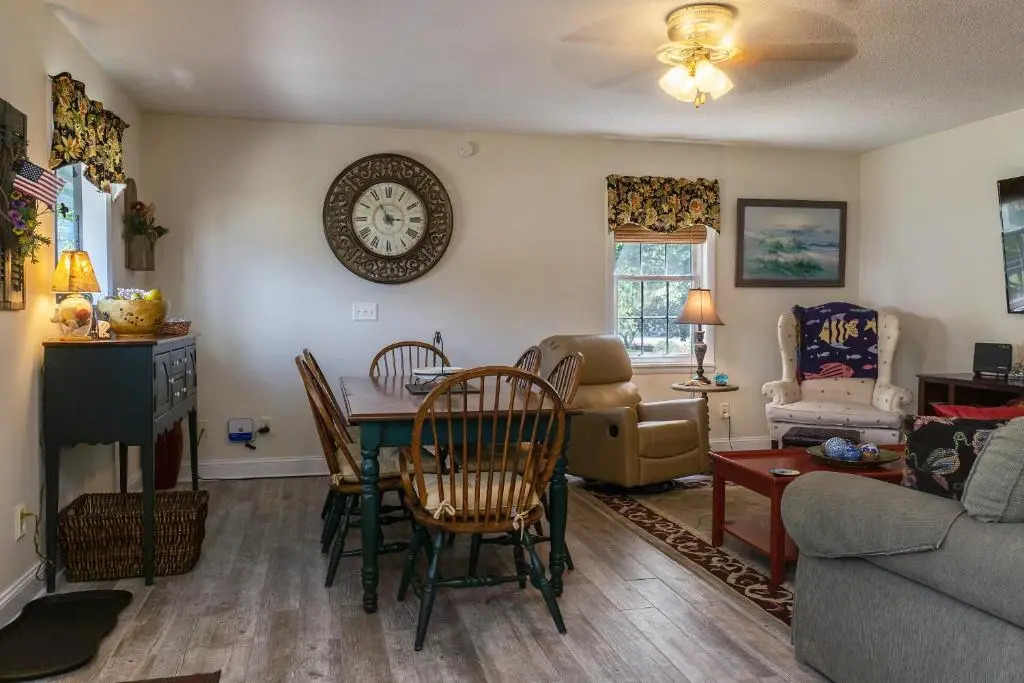 Cottage Breeze by Oak Island Accommodations
