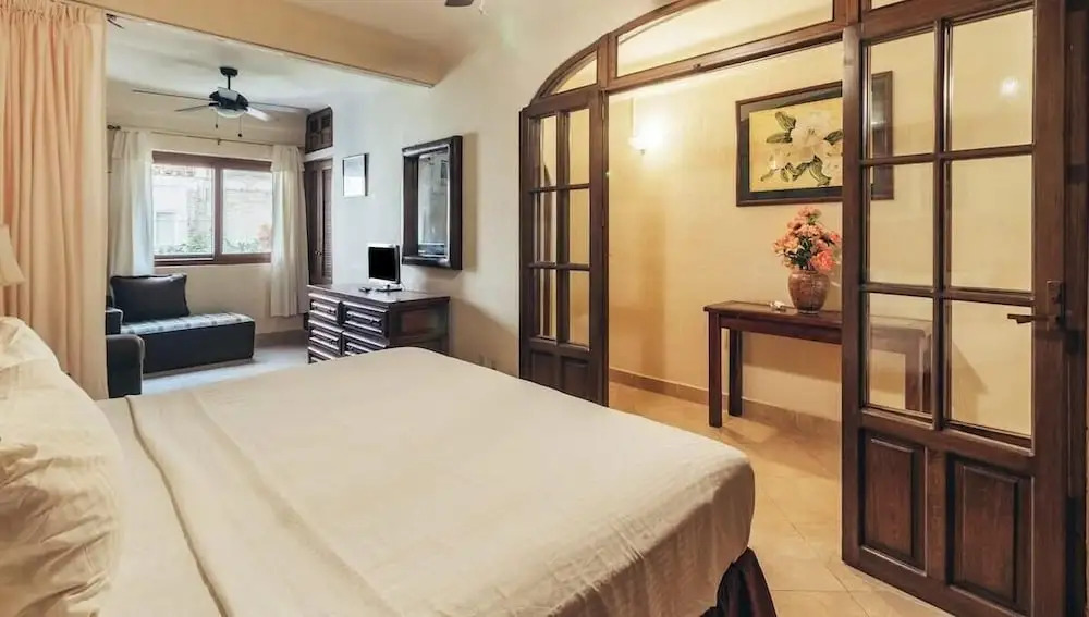 Ocean View 1Br Condo-balcony-beach-pool - 301