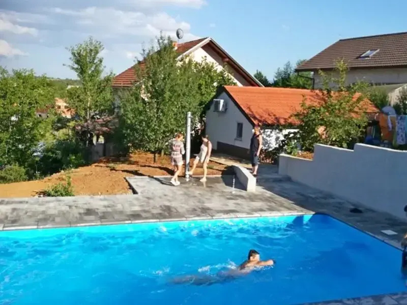 Apartments & rooms Kristic