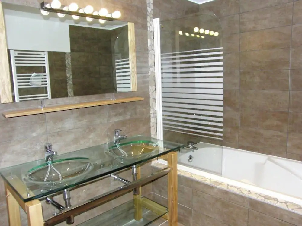 New House With Infrared Sauna and Stunning Mountain Views
