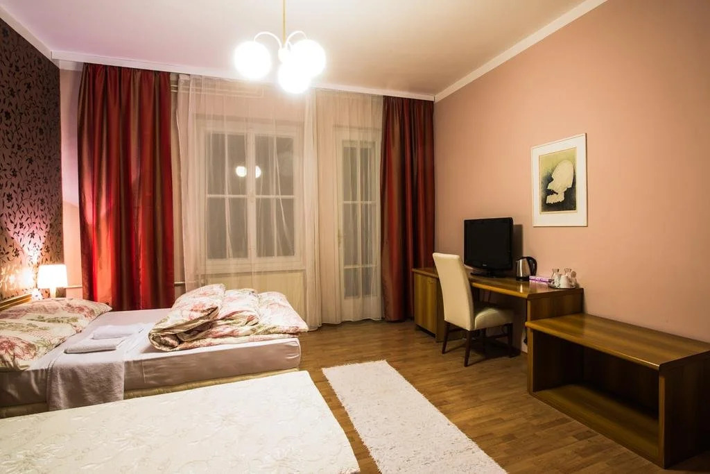 City Hotel