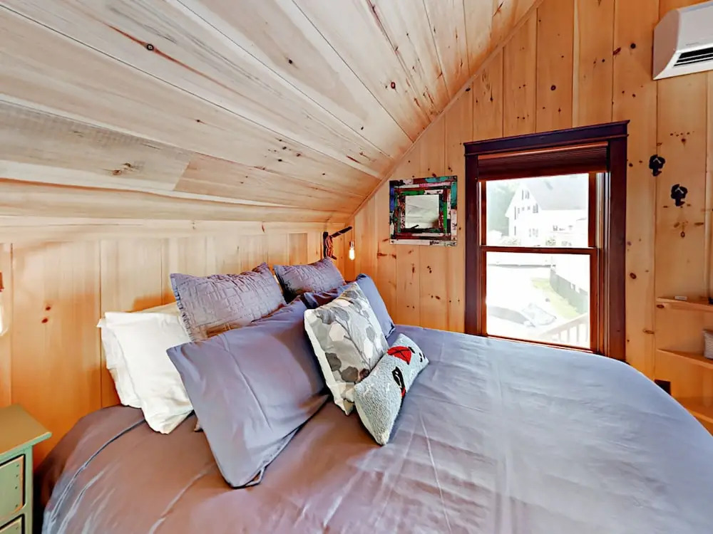 The Coal Shack Harborfront Studio by RedAwning