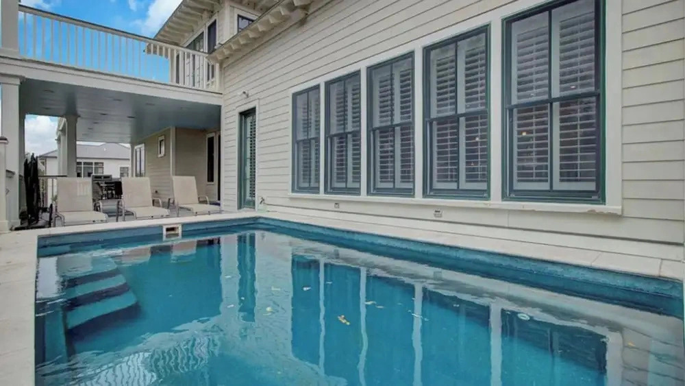 13 57th Avenue by Avantstay Rooftop, Decks + Pool