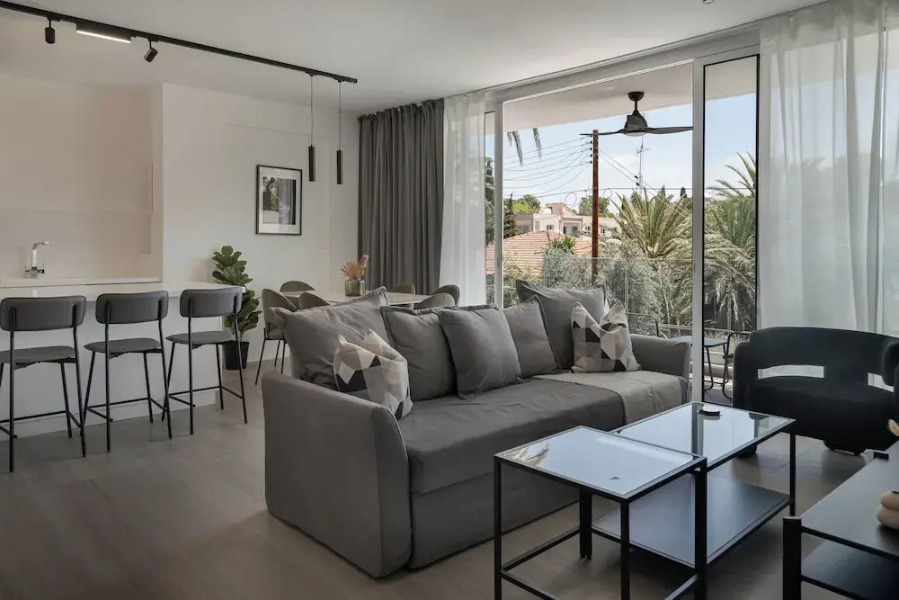 Phaedrus Living: Travertine Residences 102