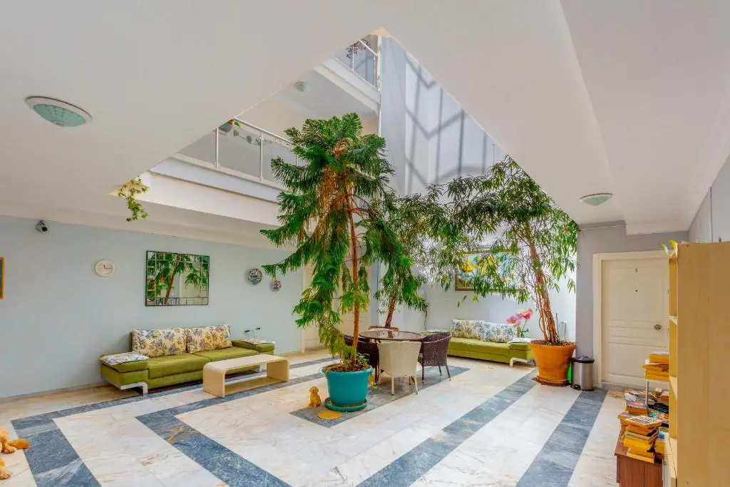 WEEKLY rent of 2+1 apartment 250 m from the sea and in center of all need/Alanyas