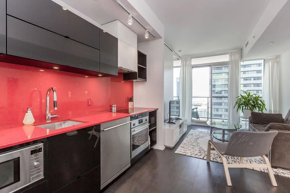 Noel Suites- Peter and Richmond St West