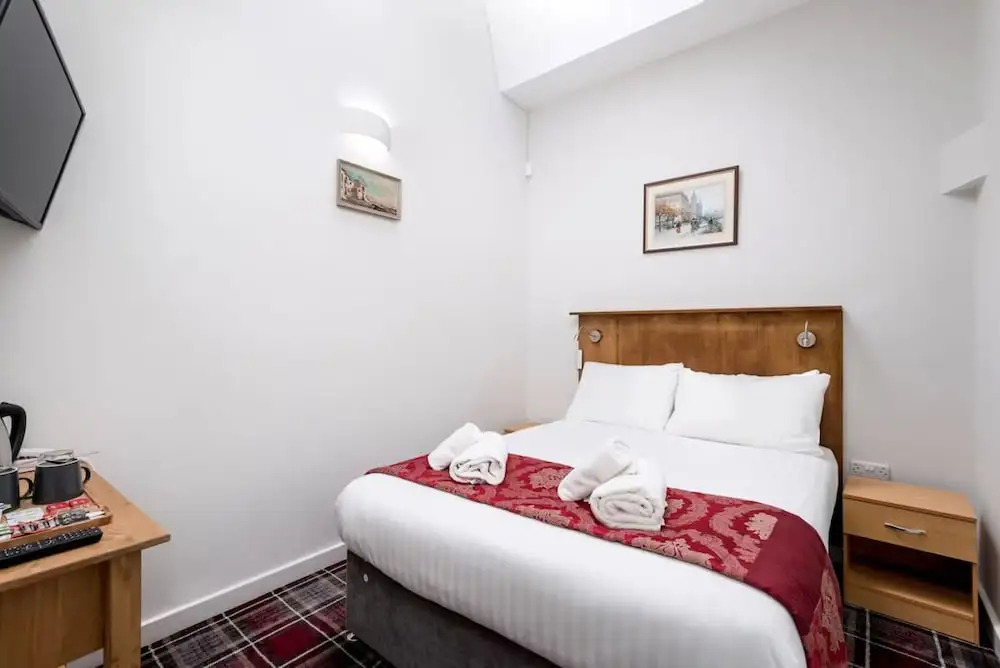 SMITH PLACE HOTEL