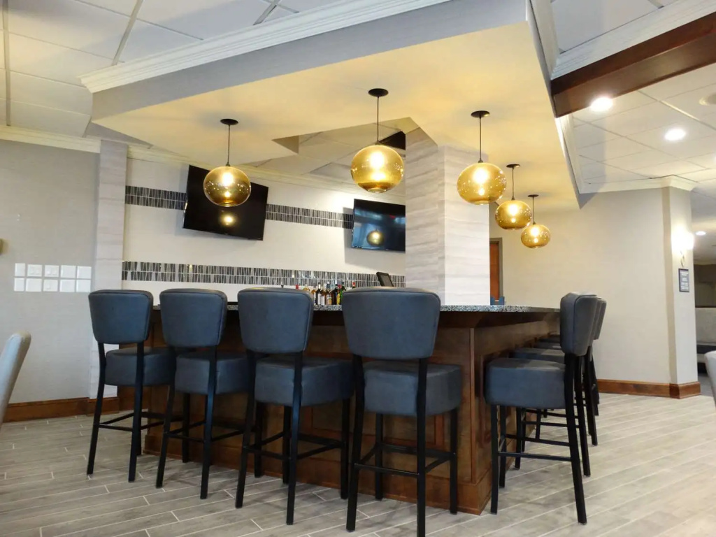Cottonwood Airport & Expo Hotel Louisville