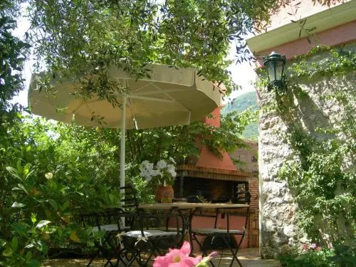 Riza Stone Cottage