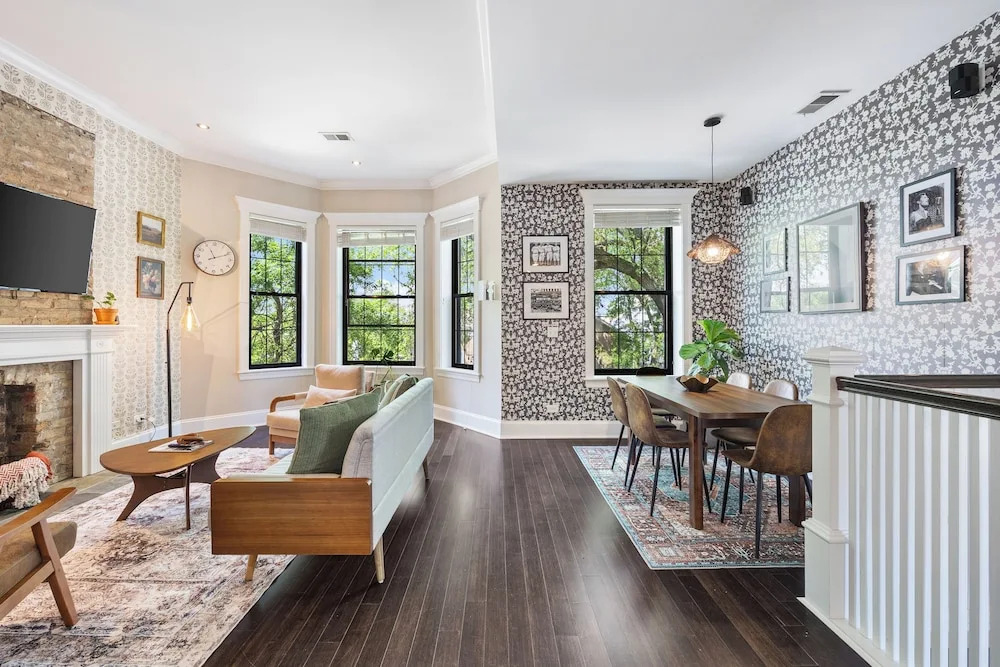 Wrigleyville Suites