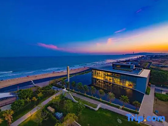 Zhonghai Vacation Homestay (Shantounan Railway Zhonghai Golden Coast Water Park)