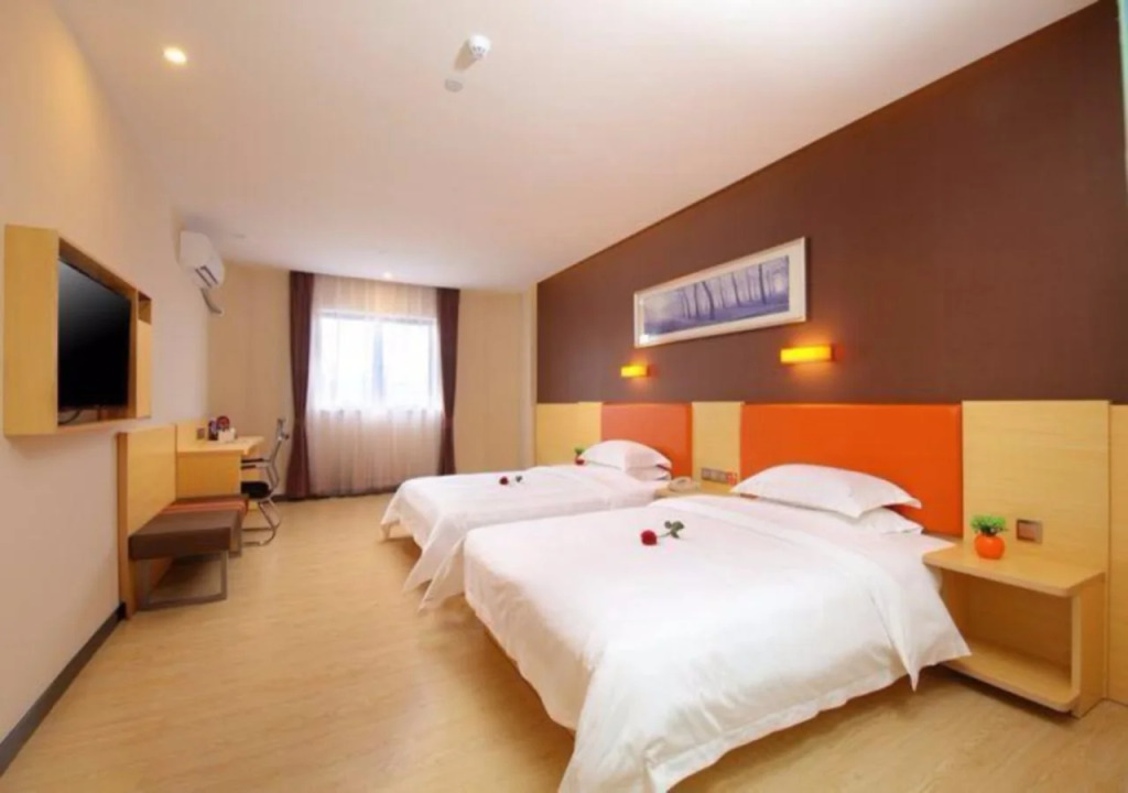 7 Days Premium Shenzhen Pinghu Railway Station7 Days Premium Shenzhen Pinghu Railway Station