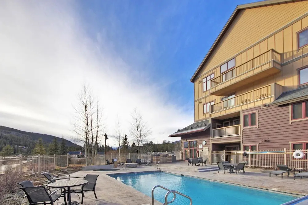 2311 Red Hawk Lodge 2 Bedroom Condo by RedAwning